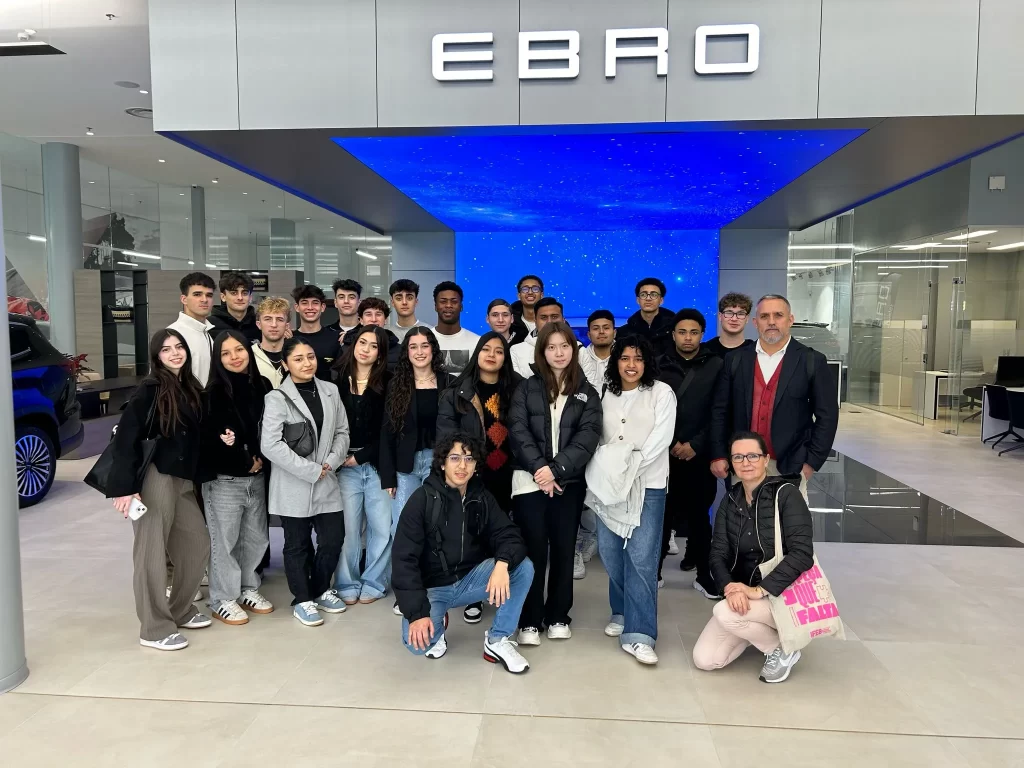 M automoción visita alumnos Instituto de Formación Empresarial de Barcelona, quienes cursan el ciclo de Gestión de Ventas y Espacios Comerciales M automoción visita alumnos Instituto de Formación Empresarial de Barcelona, quienes cursan el ciclo de Gestión de Ventas y Espacios Comerciales